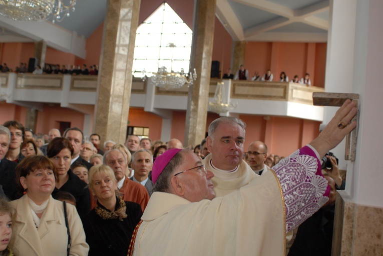Posługa bp. Romana Marcinkowskiego w dziennikarskim obiektywie