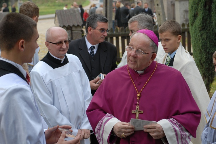 Posługa bp. Romana Marcinkowskiego w dziennikarskim obiektywie