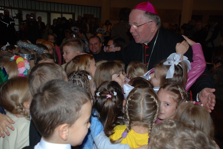 Posługa bp. Romana Marcinkowskiego w dziennikarskim obiektywie