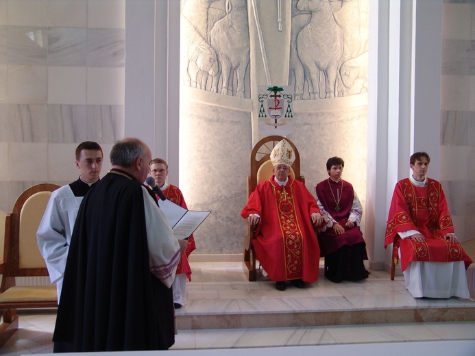 Posługa bp. Romana Marcinkowskiego w dziennikarskim obiektywie