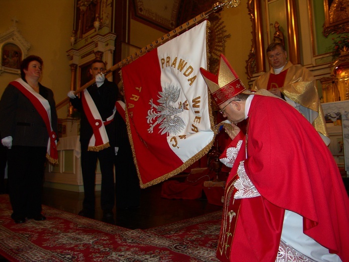 Posługa bp. Romana Marcinkowskiego w dziennikarskim obiektywie