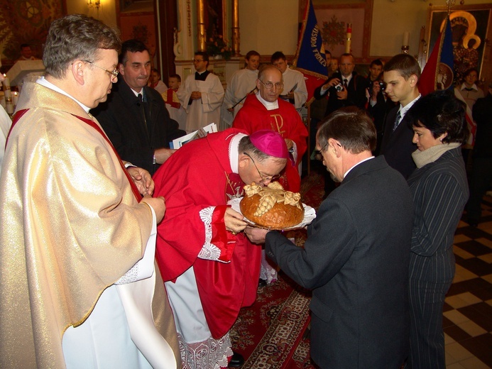 Posługa bp. Romana Marcinkowskiego w dziennikarskim obiektywie