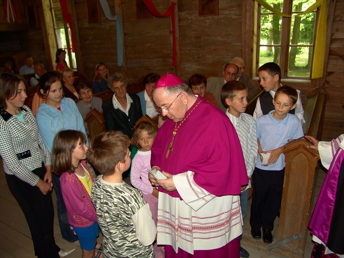 Posługa bp. Romana Marcinkowskiego w dziennikarskim obiektywie