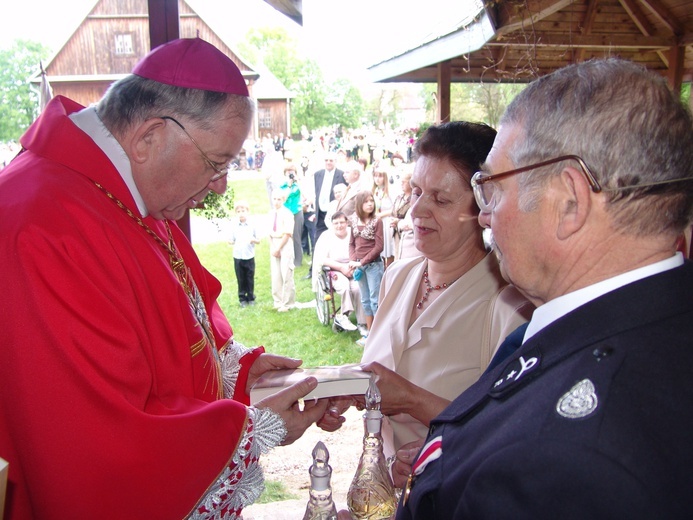 Posługa bp. Romana Marcinkowskiego w dziennikarskim obiektywie