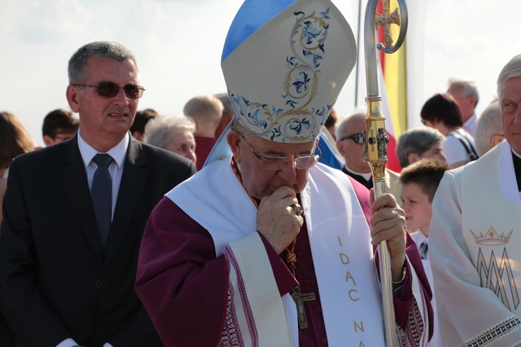 Posługa bp. Romana Marcinkowskiego w dziennikarskim obiektywie