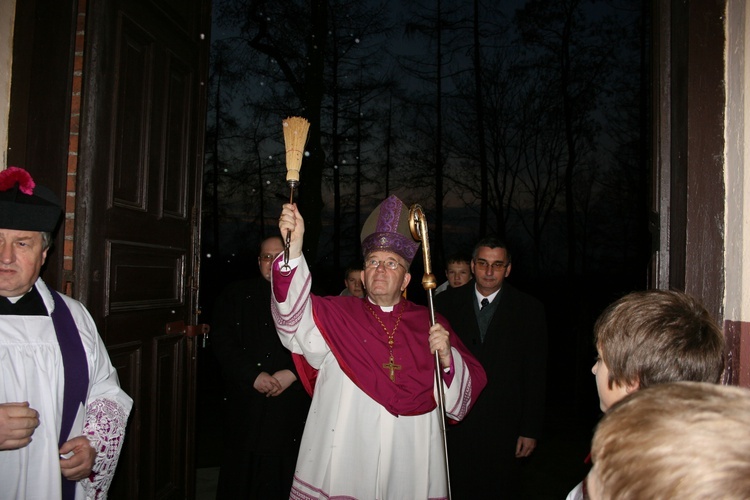 Posługa bp. Romana Marcinkowskiego w dziennikarskim obiektywie