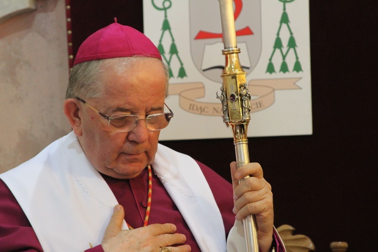 Posługa bp. Romana Marcinkowskiego w dziennikarskim obiektywie