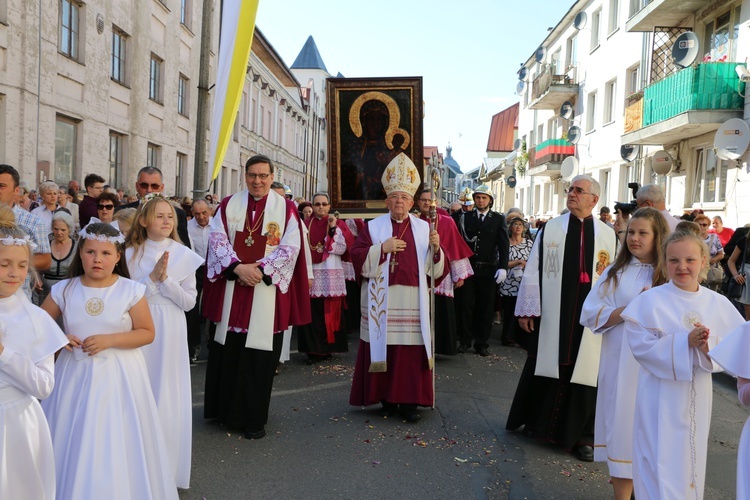 Posługa bp. Romana Marcinkowskiego w dziennikarskim obiektywie