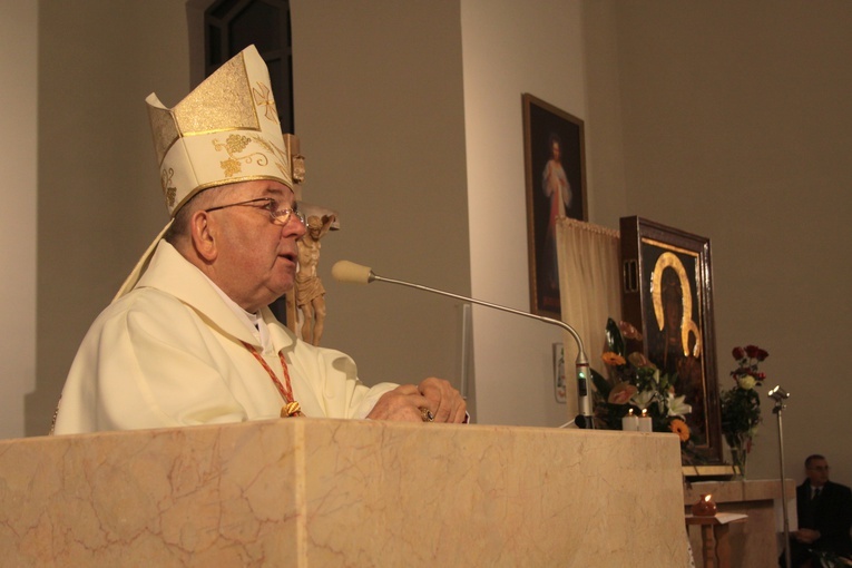 Posługa bp. Romana Marcinkowskiego w dziennikarskim obiektywie