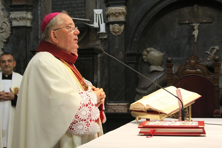Posługa bp. Romana Marcinkowskiego w dziennikarskim obiektywie