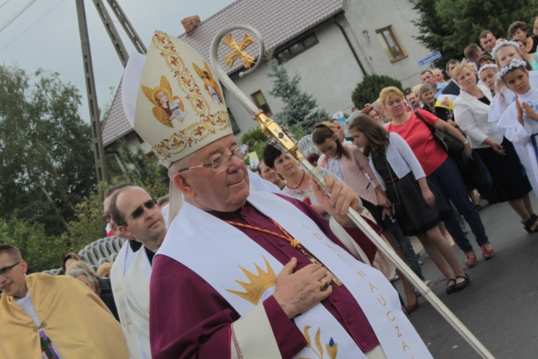 Posługa bp. Romana Marcinkowskiego w dziennikarskim obiektywie