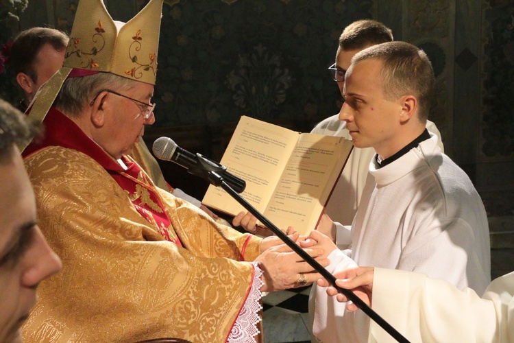 Posługa bp. Romana Marcinkowskiego w dziennikarskim obiektywie