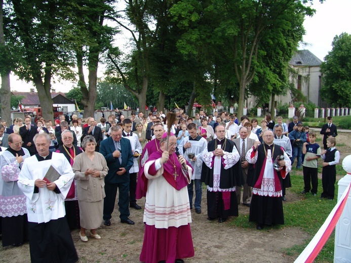 Posługa bp. Romana Marcinkowskiego w dziennikarskim obiektywie