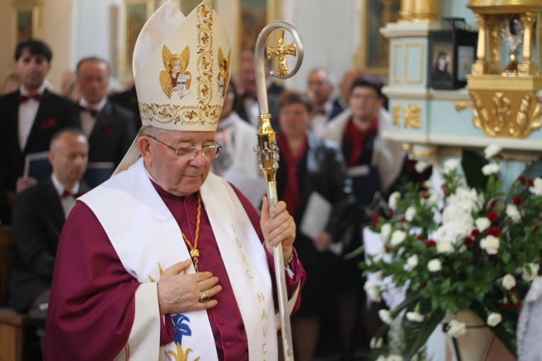 Posługa bp. Romana Marcinkowskiego w dziennikarskim obiektywie