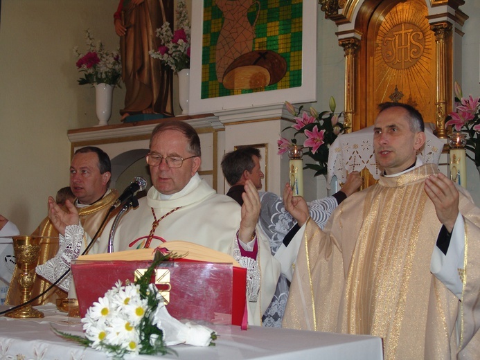 Posługa bp. Romana Marcinkowskiego w dziennikarskim obiektywie