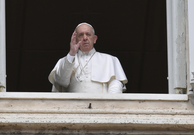 Franciszek po Regina Caeli podkreślił rolę kobiet w walce z pandemią koronawirusa