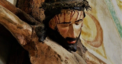 Założone w Hiszpanii w XIII w. bractwo transportuje ciała zmarłych