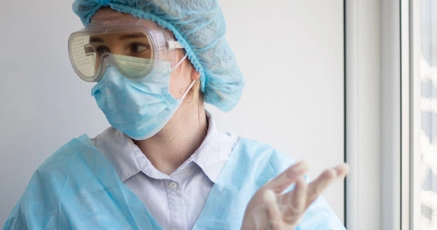 Kolejne 762 osoby zmarły z powodu koronawirusa we Francji