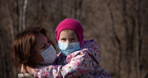 Zakrywanie ust będzie jednym z najdłuższych obowiązków zw. z epidemią