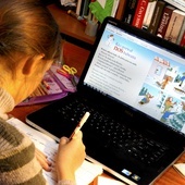 W wielu rodzinach, zwłaszcza wielodzietnych, umożliwienie dzieciom zdalnego nauczania jest problemem. Brakuje komputerów i dostępu do internetu.