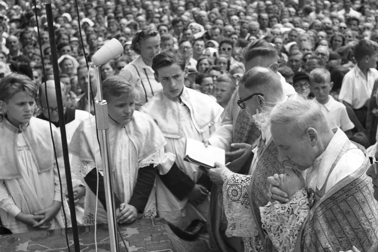 Kard. Stefan Wyszyński w kolorze