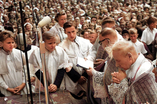 Kard. Stefan Wyszyński w kolorze