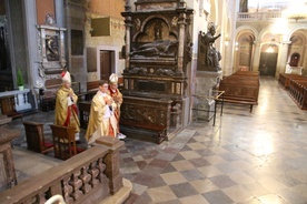 Liturgia w czasie Świąt Wielkanocnych była sprawowana praktycznie bez udziału wiernych. Na zdjęciu: uroczystości Wielkiego Tygodnia w katedrze.