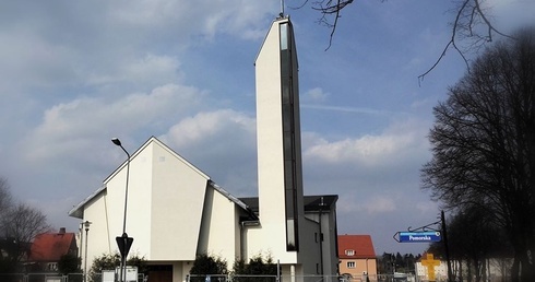 Wspólnie zaśpiewali, by podnieść na duchu swoją parafię