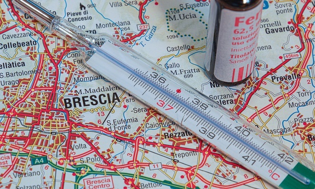 Włochy: Druga fala epidemii na jesieni jest pewna - mówi ekspert