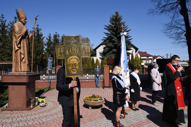 Kwietniowa Droga Krzyżowa została odprawiona wokół sanktuarium.