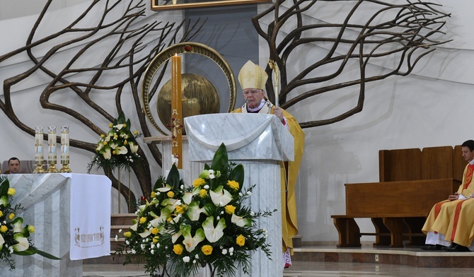 Abp Marek Jędraszewski: Prośmy Boga, by światło Jego miłosierdzia rozjaśniało nasze ludzkie drogi