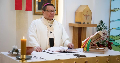 Abp Ryś: Rodzić się z Boga tzn. rodzić się ze Słowa i z miłości