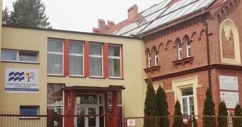 Nie tylko środki ochrony, ale i… słodycze. Kołobrzescy katolicy dla DPS-u