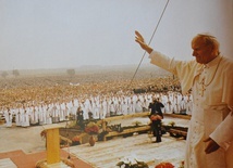 Papież Jan Paweł II pozdrawia diecezję tarnowską.