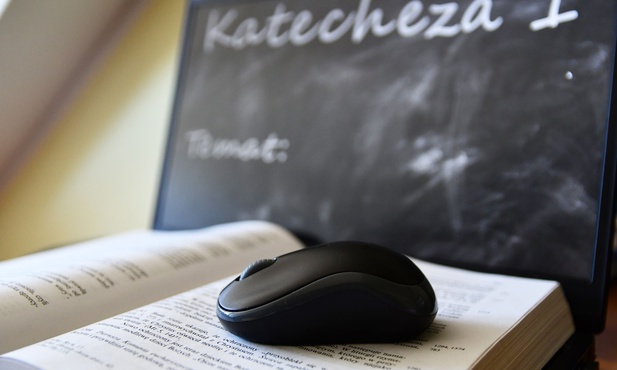 Dziecko każe sobie puszczać pana Marcina po trzy razy. Katecheza w trudnych czasach