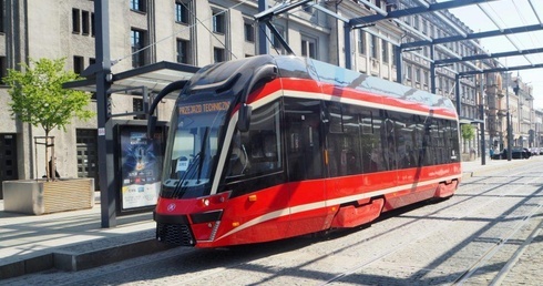 Nowy tramwaj wyjechał na tory w aglomeracji górnośląskiej