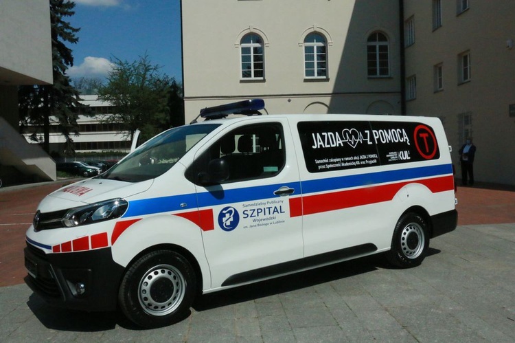 KUL przekazał szpitalowi nowy ambulans