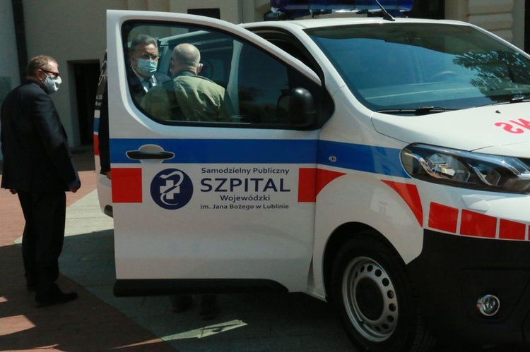 KUL przekazał szpitalowi nowy ambulans