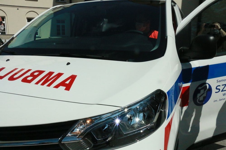 KUL przekazał szpitalowi nowy ambulans