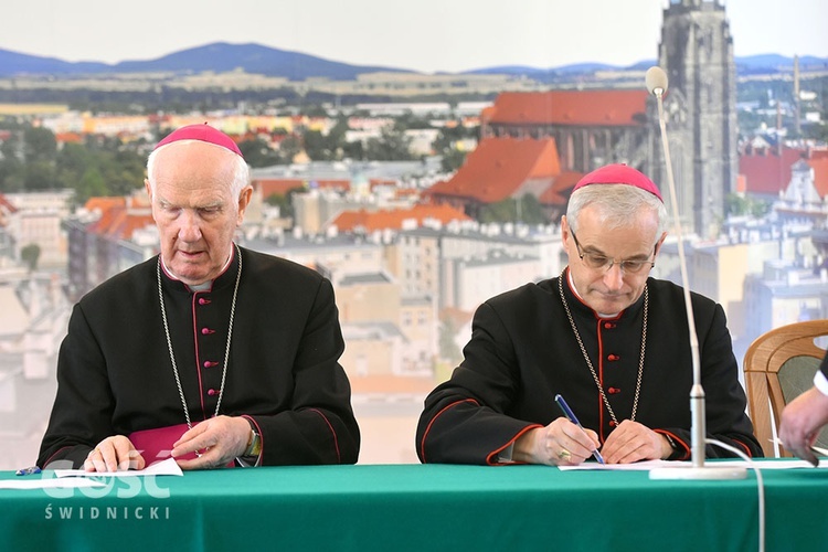 Kanoniczne objęcie diecezji świdnickiej