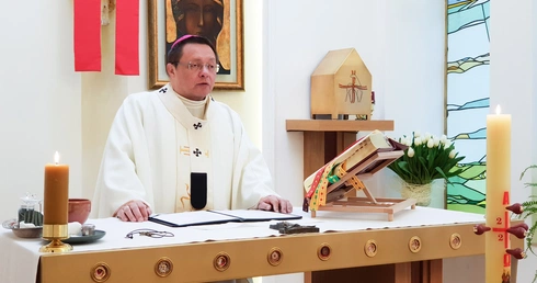 Abp Ryś: Wszystko w naszym życiu zależy od tego, co czynimy przy tym ołtarzu dzień w dzień!