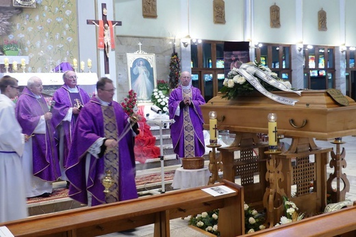 Ostatnie pożegnanie śp. Józefa Jarosza na Złotych Łanach