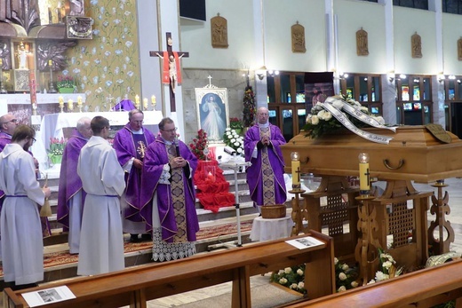 Ostatnie pożegnanie śp. Józefa Jarosza na Złotych Łanach