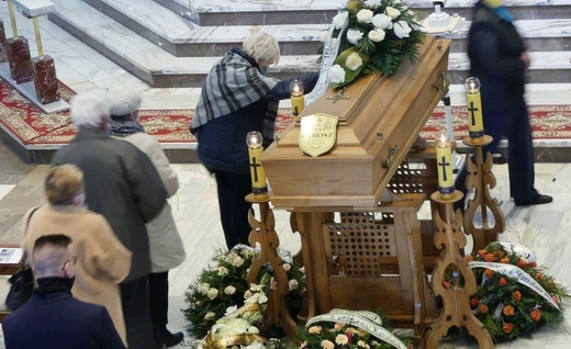 Ostatnie pożegnanie śp. Józefa Jarosza na Złotych Łanach