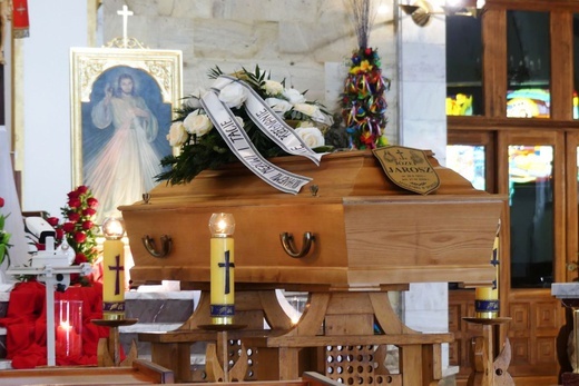 Ostatnie pożegnanie śp. Józefa Jarosza na Złotych Łanach