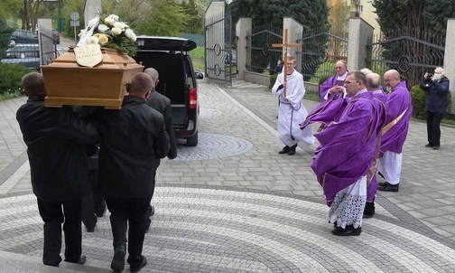 Msza św. pogrzebowa za śp. Józefa Jarosza w kościele św. Józefa na Złotych Łanach.