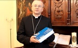 Bp Lityński prosi, abyśmy w domu otworzyli i czytali Pismo Święte