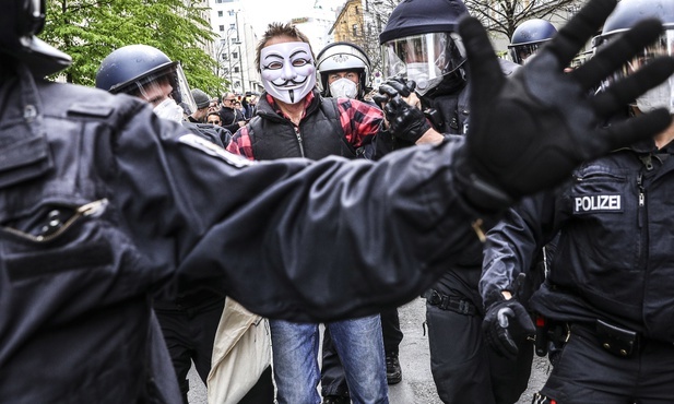 Berlińczycy protestowali przeciwko obostrzeniom i łamaniu konstytucji