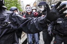 Berlińczycy protestowali przeciwko obostrzeniom i łamaniu konstytucji