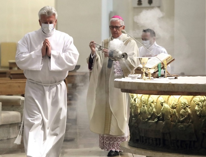 Msza święta pontyfikalna Emaus Domowego Kościoła Ruchu Światło-Życie w katowickiej katedrze.